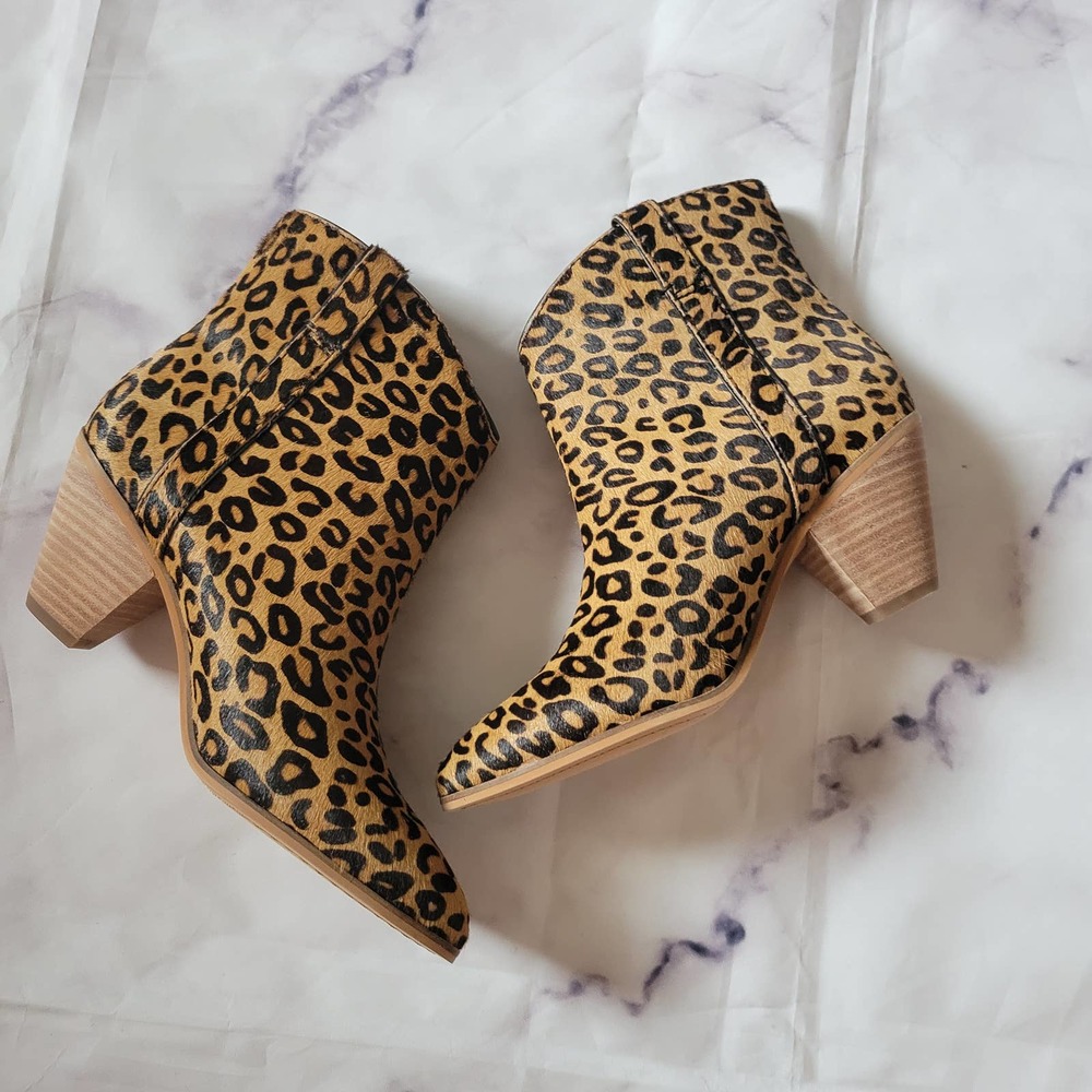 FRYE & CO. Maley pull tab leopard ankle booties 6.5
